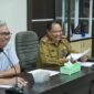 RAPAT : Sekretaris DLH Provinsi Kalteng Noor Halim, saat membuka rapat di Aula DLH Kalteng, Jalan Williem AS, Palangka Raya, Selasa (4/2).(IST)