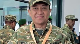 RETRET :  Wagub Kalteng Edy Pratowo saat menggunakan seragam komcad saat mengikuti retreat di Akmil Magelang, Jateng, Kamis (27/2).(IST)