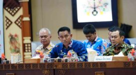 LAPORAN : Kalaksa BPBPK Provinsi Kalteng, Ahmad Toyib saat menyampaikan laporan pada saat rapat koordinasi Aula Jayang Tingang kantor Gubernur Kalteng, Kamis (30/1).(IST)