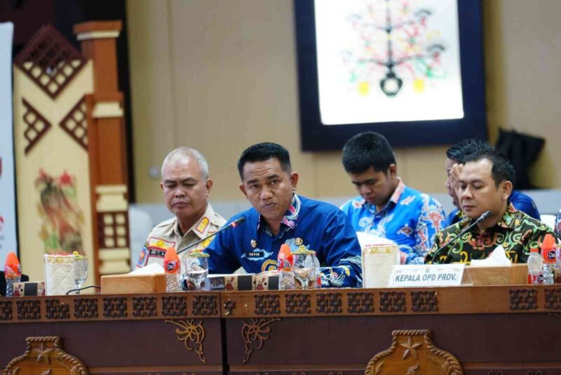 LAPORAN : Kalaksa BPBPK Provinsi Kalteng, Ahmad Toyib saat menyampaikan laporan pada saat rapat koordinasi Aula Jayang Tingang kantor Gubernur Kalteng, Kamis (30/1).(IST)