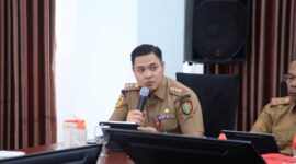 RAPAT: Plt Kepala Dinas Pendidikan Provinsi Kalteng Muhammad Reza Prabowo saat mengikuti rapat beberapa waktu lalu.(IST)