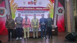 DISKUSI: Para tokoh pers dan wartawan senior
saat menghadiri acara diskusi Summit Nasional Media Massa yang digelar saat HPN 2025, di Ballroom Hotel Aria Barito Banjarmasin, Sabtu (8/2).(IST)