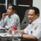 MEMBUKA ACARA : Sekretaris DLH Provinsi Kalteng Noor Halim saat membuka acara kunjungan kerja DPRD Pulang Pisau ke DLH Kalteng, Rabu (19/2).(IST)