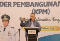 SAMBUTAN : Kepala Dinas PMD Provinsi Kalteng H. Aryawan saat menyampaikan sambutannya pada kegiatan Peningkatan Kapasitas KPM Tingkat Provinsi Kalteng Tahun 2025. Kegiatan tersebut dilaksanakan di salah satu Hotel di Palangka Raya, Senin malam (24/2).(IST)