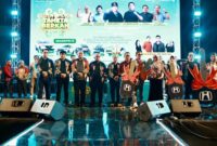 Asisten Pemkesra Maskur bersama jajaran komisaris Bank Kalteng, serta pemenang undian Taheta.(IST)