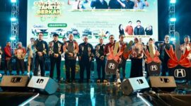 Asisten Pemkesra Maskur bersama jajaran komisaris Bank Kalteng, serta pemenang undian Taheta.(IST)
