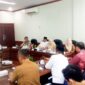 Asisten Ekbang Sri Widanarni bersama Direktur Eksekutif KDEKS Kalteng, Kpw BI Kalteng, Kepala OJK Kalteng serta perangkat daerah terkait.(IST)