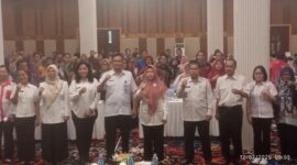Sri Widanarni bersama seluruh tim penilai SMK BLUD.(IST)