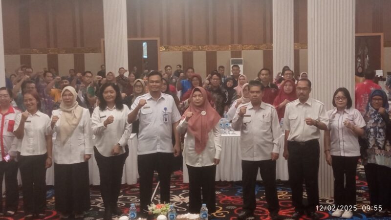 Sri Widanarni bersama seluruh tim penilai SMK BLUD.(IST)