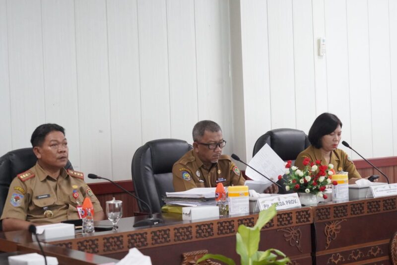 Katma F. Dirun didampingi Plh. Staf Ahli Gubernur Bidang Pemerintahan, Hukum, dan Politik Suharno, bersama Kepala Perangkat Daerah Lingkup Prov. Kalteng.(IST)