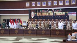 RAPAT : Gubernur Provinsi Kalteng Sugianto Sabran bersama wakil Gubernur Edy Pratowo saat menghadiri rapat koordinasi Program Cetak Sawah dan Swasembada Jagung Tahun 2025 yang diselenggarakan di Aula Jaya Tingang, Selasa (7/1/2025).(IST)