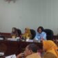 Asisten Ekbang Sri Widanarni dalam menyimak arahan Menteri Dalam Negeri.(IST)
