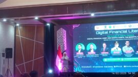 Asisten Ekbang Sri Widanarni menyampaikan sambutan Gubernur.(IST)