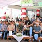 MODERATOR : Kepala Bapperida Provinsi Kalteng Leonard S. Ampung saat menjadi moderator acara Pasar Murah serentak di Desa se-Kalteng, Jumat (28/3).(IST)