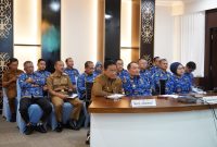 HADIRI : Gubernur Provinsi Kalteng, H.Agustiar Sabran dan Wagub Kalteng, Edy Pratowo saat menghadiri Rakor Penyelenggaraan Pemerintah Daerah secara virtual, Senin (17/3).(IST)