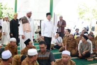 HADIRI : Bupati Tanah Bumbu Andi Rudi Latif saat menghariri Buka Puasa Bersama dengan Seluruh ASN/ Pegawai lingkup Pemerintah Kabupaten Tanah Bumbu, di Pendopo Serambi Madinah Kantor Bupati Senin (10/03).(IST)