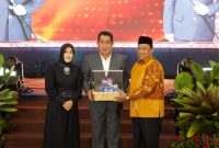 Wagub Kalteng Edy Pratowo bersama Irjen Pol Djoko Poerwanto Kapolda Kalteng sebelumnya.(IST)