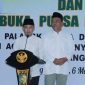 SAMBUTAN : Wali Kota Palangkaraya Fairid Naparin didampingi Wakil Wali Kota Achmad Zaini saat menyampaikan sambutan saat buka bersama, Kamis (6/3).(IST)