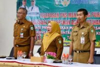 PELEPASAN : Pj Sekda Kotim Sanggul Lumban Gaol, Staf Ahli Bupati bidang kemasyarakatan dan SDM, Rusmiati dan Kepala BKPSDM Kabupaten Kotim Kamaruddin Makalepu, saat menghadiri pelepasan ASN yang purna tugas, Senin (24/2) kemarin.(IST)