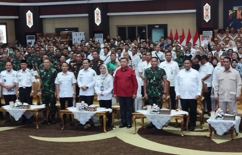 IKUTI : Kadis TPHP Provinsi Kalteng, Sunarti saat mengikuti Rakor LTT dan Sosialisasi Inpres Nomor 3 Tahun 2025 yang dilaksanakan di Aula Jayang Tingang, Kantor Gubernur Kalteng, Rabu (19/3).(IST)