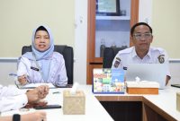 MENERIMA : Sekretaris Dinas TPHP Provinsi Kalteng Retno Utami Nurhayati saat menerima Tim PPID Utama dipimpin Kepala Bidang Pengelolaan Informasi Publik Diskominfosantik Provinsi Kalteng Erwindy, Rabu (12/3).(IST)