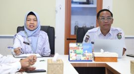 MENERIMA : Sekretaris Dinas TPHP Provinsi Kalteng Retno Utami Nurhayati saat menerima Tim PPID Utama dipimpin Kepala Bidang Pengelolaan Informasi Publik Diskominfosantik Provinsi Kalteng Erwindy, Rabu (12/3).(IST)