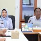 MENERIMA : Sekretaris Dinas TPHP Provinsi Kalteng Retno Utami Nurhayati saat menerima Tim PPID Utama dipimpin Kepala Bidang Pengelolaan Informasi Publik Diskominfosantik Provinsi Kalteng Erwindy, Rabu (12/3).(IST)