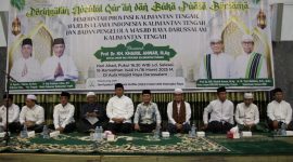 HADIRI : Gubernur dan Wakil Gubernur Provinsi Kalteng H.Agustiar Sabran dan H.Edy Pratowo 
saat menghadiri peringatan Nuzulul Qur`an di Aula Masjid Raya Darussalam Palangka Raya, Minggu (16/3).(IST)
