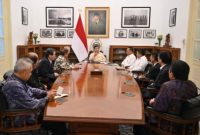 MENERIMA : Presiden RI Prabowo Subianto menerima kehadiran delapan pengusaha besar di Istana Kepresidenan Jakarta pada Kamis, (6/3).(IST/Istana)