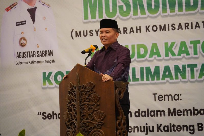 SAMBUTAN : Gubernur Provinsi Kalteng H. Agustiar Sabran saat menyampaikan sambutan pada acara Muskomda Pemuda Katolik Kalteng di salah satu Hotel di Palangka Raya, Sabtu (15/3).(IST)