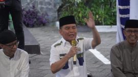 HADIRI : Gubernur Provinsi Kalteng H. Agustiar Sabran saat menghadiri buka puasa bersama Kalteng Pos, Jumat (14/3).(IST)