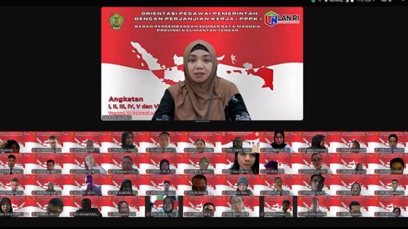 SAMBUTAN : Kepala BPSDM Provinsi Kalteng Rahmawati saat membacakan sambutan Gubernur pada penutupan orientasi melalui platform virtual Zoom Meeting, Jumat (7/3).(IST)