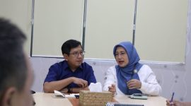AUDIENSI: Kadis TPHP Provinsi Kalteng, Sunarti saat menerima audiensi PT. United Tractors Tbk didampingi tim Ditjen PSP, Dede Sulaeman, Rabu (5/3).(IST)