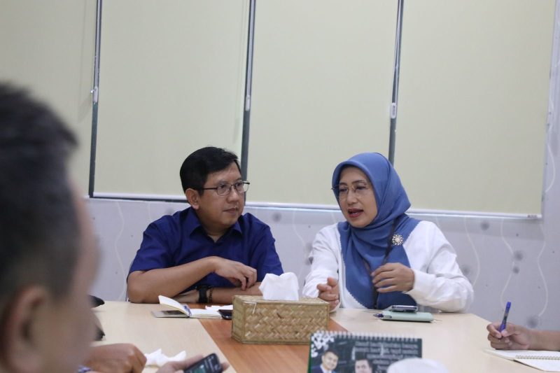 AUDIENSI: Kadis TPHP Provinsi Kalteng, Sunarti saat menerima audiensi PT. United Tractors Tbk didampingi tim Ditjen PSP, Dede Sulaeman, Rabu (5/3).(IST)