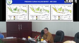 Yuas Elko saat menyimak prediksi BMKG.(IST)
