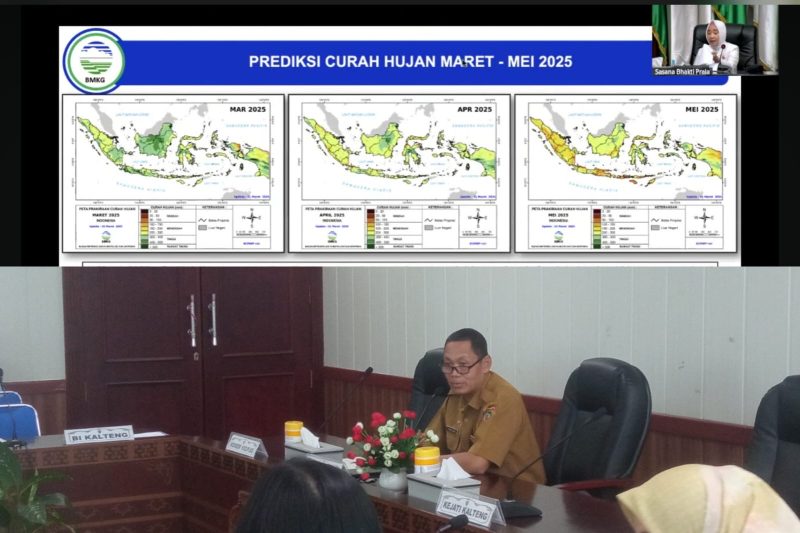 Yuas Elko saat menyimak prediksi BMKG.(IST)