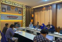 IKUTI : Kepala Inspektur Daerah Provinsi Kalteng Saring, saat mengikuti Exit Meeting dengan Tim Evaluasi dan Monitoring dari BPKP Perwakilan Kalteng yang dilaksanakan di Ruang Rapat Inspektorat Daerah, Jumat (14/3).(IST)