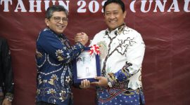 PENYERAHAN : Wakil Gubernur Provinsi Kalteng H Edy Pratowo serahkan Laporan Keuangan Pemerintah Daerah Tahun 2024 kepada Kepala Badan Pemeriksa Keuangan (BPK) RI Perwakilan Kalteng, di Kantor BPK RI Perwakilan Kalteng, Kamis (27/3).(IST)