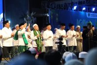 HADIRI : Gubernur Provinsi Kalteng H.Agustiar Sabran beserta Wakil Gubernur Kalteng saat menghadiri Buka Puasa dan Peringatan Malam Nuzulul Quran di Istana Isen Mulang, Senin (17/03) malam.(IST)