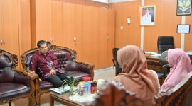MENERIMA : Kabid SMK Disdik Provinsi Kalteng Tutang saat menerima kunjungan perwakilan FKIP UPR, pada Jumat (7/3).(IST)