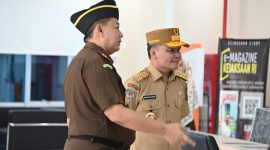 Agustiar Sabran saat bertemu Kepala Kejaksaan Tinggi Provinsi Kalimantan Tengah Undang Mugopal.(IST)