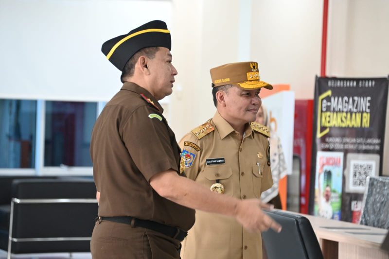 Agustiar Sabran saat bertemu Kepala Kejaksaan Tinggi Provinsi Kalimantan Tengah Undang Mugopal.(IST)