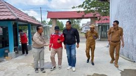 KUNJUNGI : Kepala Dislutkan Provinsi Kalteng H. Darliansjah saat mengunjungi UPT. Pelabuhan Perikanan Kuala Pembuang belum lama ini.(IST)