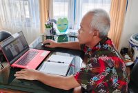 SOSIALISASI: Kepala UPT PP Kumai Aminudin
saat mengikuti sosialisasi pengelolaan cold storage secara daring melalui aplikasi zoom meting, Kamis (13/3).(IST)