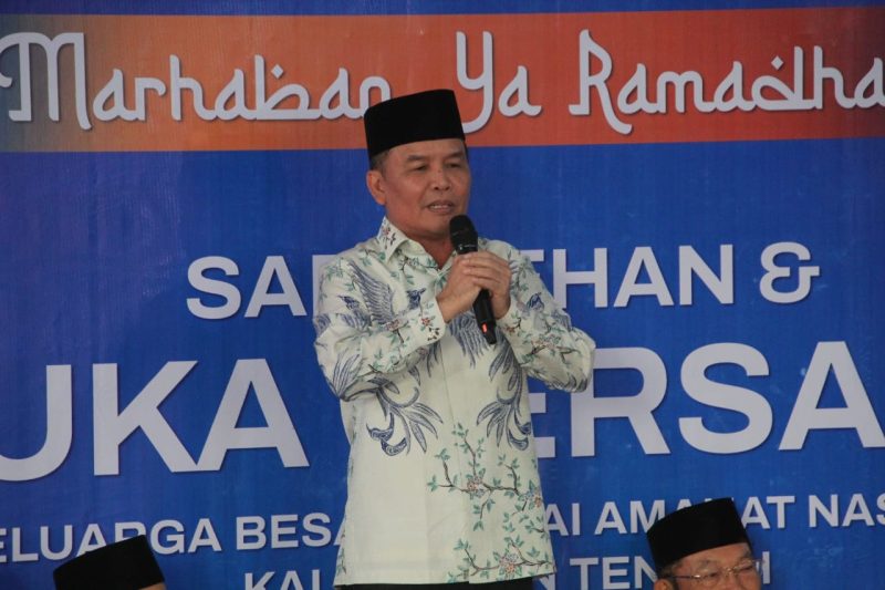 SAMBUTAN : Gubernur Provinsi Kalteng, H.Agustiar Sabran saat menyampaikan s sambutan pada acara buka bersama dengan DPW PAN Kalteng, Minggu (16/3).(IST)