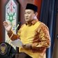 FOTO BERSAMA: Wakil Gubernur Provinsi Kalteng H.Edy Pratowo saat foto bersama dengan Ketua MW KAHMI Kalteng H Abdul Razak Ketua Umum Himpunan Pengusaha KAHMI Kalteng Junaidi dan Ketua HMI beserta Anggotanya usai pelantikan, Minggu (9/3).(IST)
