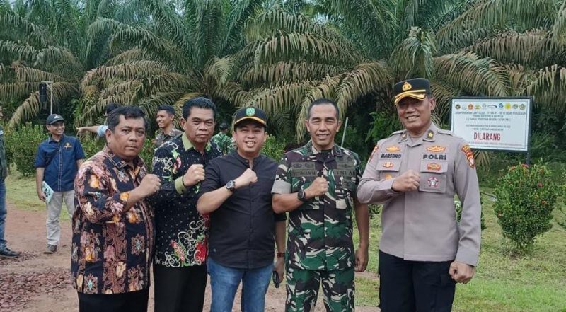 Foto: Turut hadir disaksikan langsung Kepala Kejari Kotim Donna R Sitorus, Asisten I Setda Kotim Rihel, Ketua DPRD Kotim Rimbun, Dandim 1015 Sampit Letkol Tandri Subrata, serta Kepala Pengadilan Negeri Sampit Beny Oktavianus.(IST)