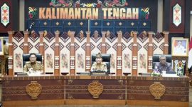 PERTEMUAN : Gubernur Provinsi Kalteng H. Agustiar Sabran bersama Wakil Gubernur Kalteng H. Edy Pratowo saat pimpin pertemuan bersama Seluruh Staf Ahli, Asisten, Kepala Perangkat Daerah, Kepala Biro, Pejabat Administrator, Pejabat Pengawas, dan Pejabat Fungsional Lingkup Pemprov Kalteng, Senin (10/03).(IST)