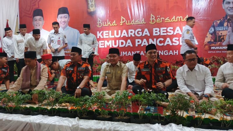 Gubernur saat duduk bersama dalam berbuka puasa.(IST)