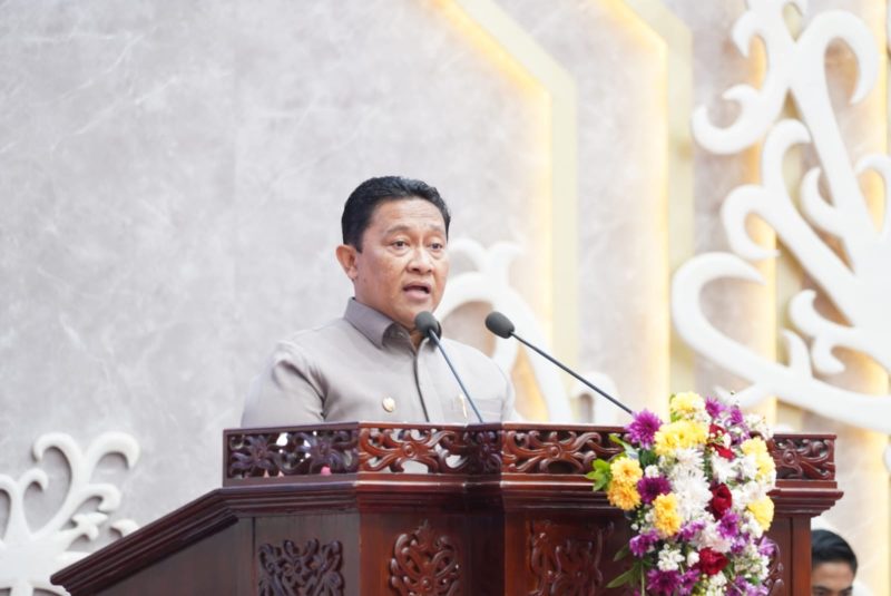 PIDATO : Wakil Gubernur Provinsi Kalteng, Edy Pratowo saat menyampaikan pidato Gubernur saat rapat paripurna di DPRD Kalteng, Jumat (7/3).(IST)
